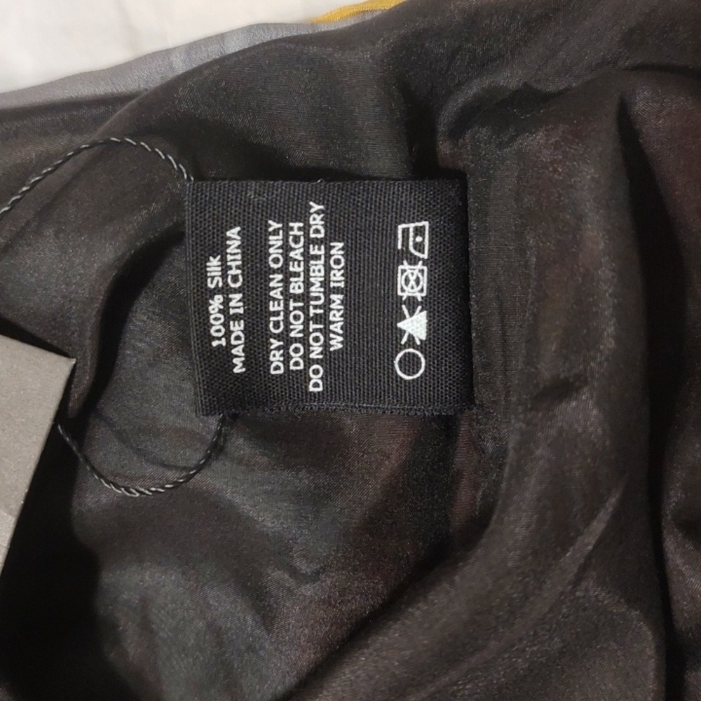 Love Benetti silk NWT - Picture 10 of 12